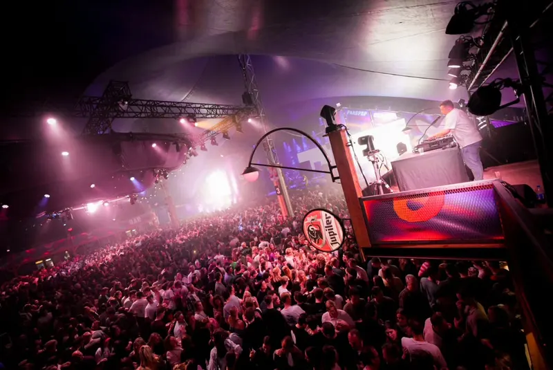 Instagram-post van @alexdebont.media: FeestDJBart x Paaspop Den Hout 2026