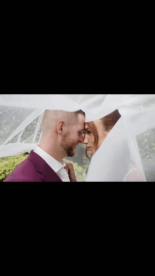 Instagram-post van @alexdebontweddings: De trailer van de bruiloft van Anouk & Danny. Een prachtige dag om vast te leggen en extra speciaal met de ceremonie…